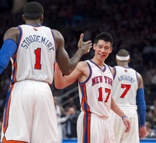 Knicks rout Raptors, 4-0 under Woodson