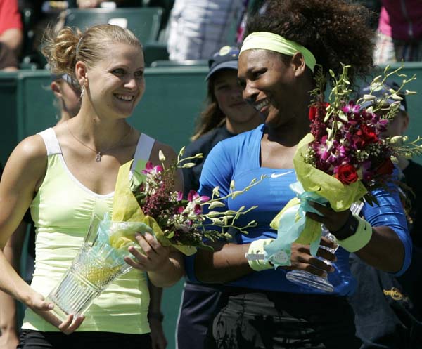 Williams beats Safarova to win Charleston