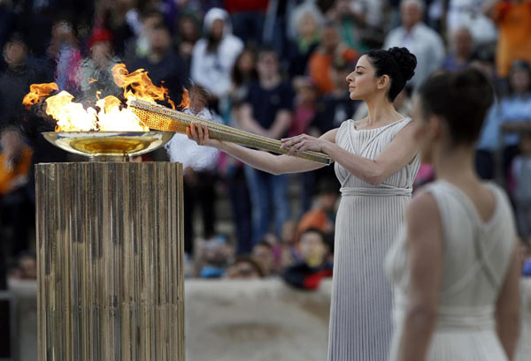 London receives flame in rainy Athens