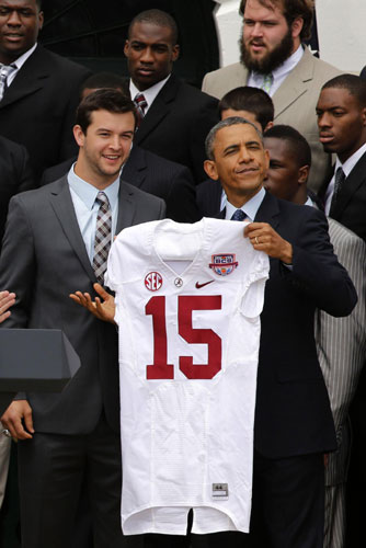 Obama hosts 2012 US BCS national champion team