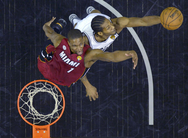 Spurs routs Heat 113-77 in Game 3 of NBA Finals