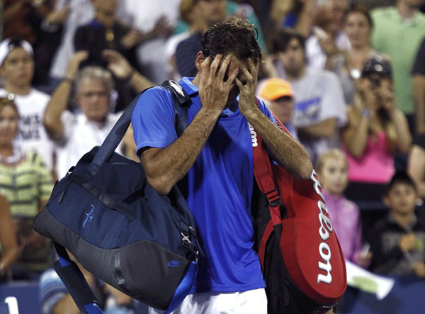 Federer knocked out of US Open by Robredo