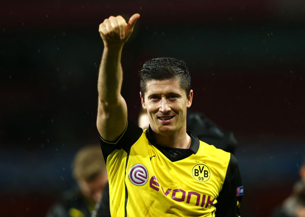 Dortmund's Lewandowski stuns Arsenal