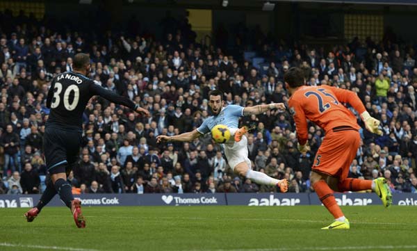 Man City hit six past hapless Spurs, United held