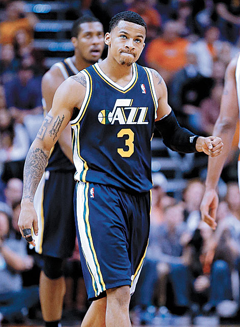 Burke helps Jazz end long road drought in Phoenix