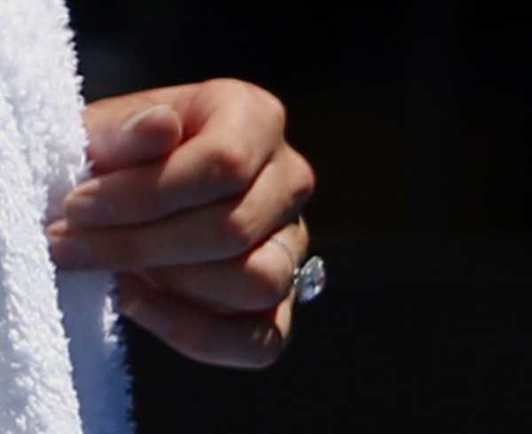 Wozniacki dazzles tennis crowd with diamond ring