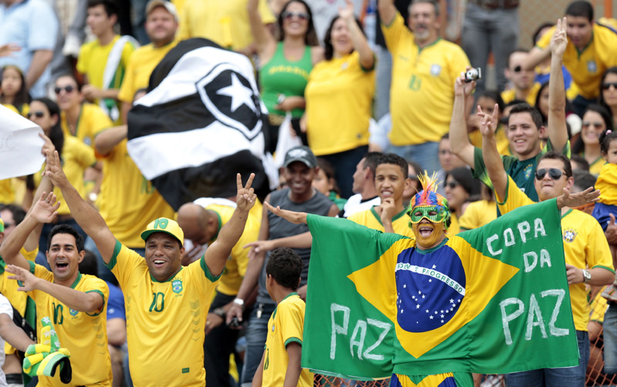 Neymar leads 4-0 Brazil romp in World Cup warm-up