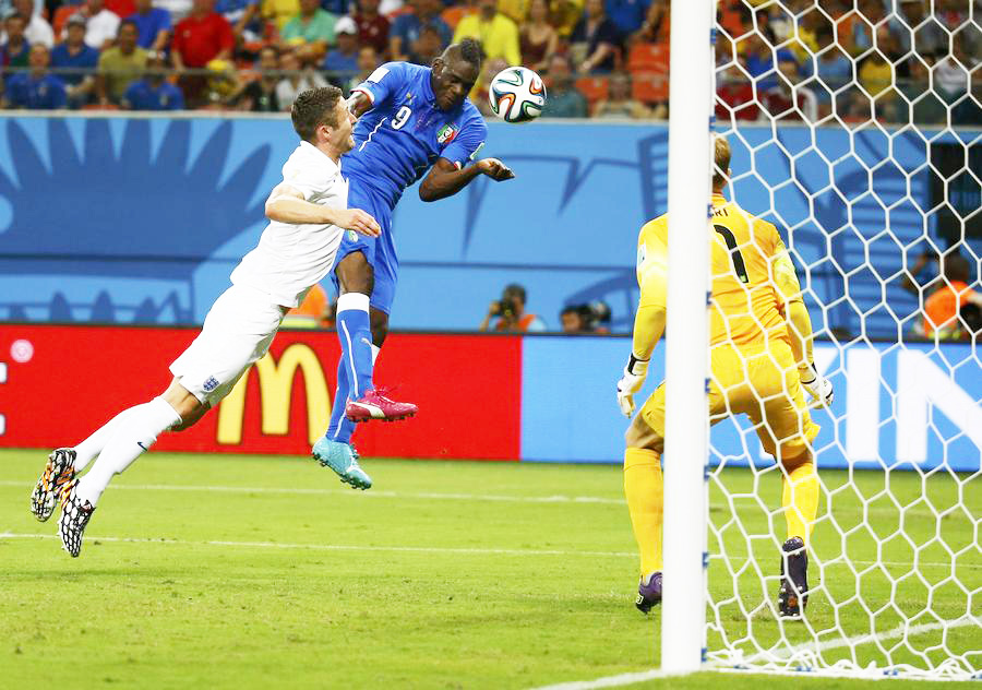 Balotelli goal gives Italy 2-1 win over England