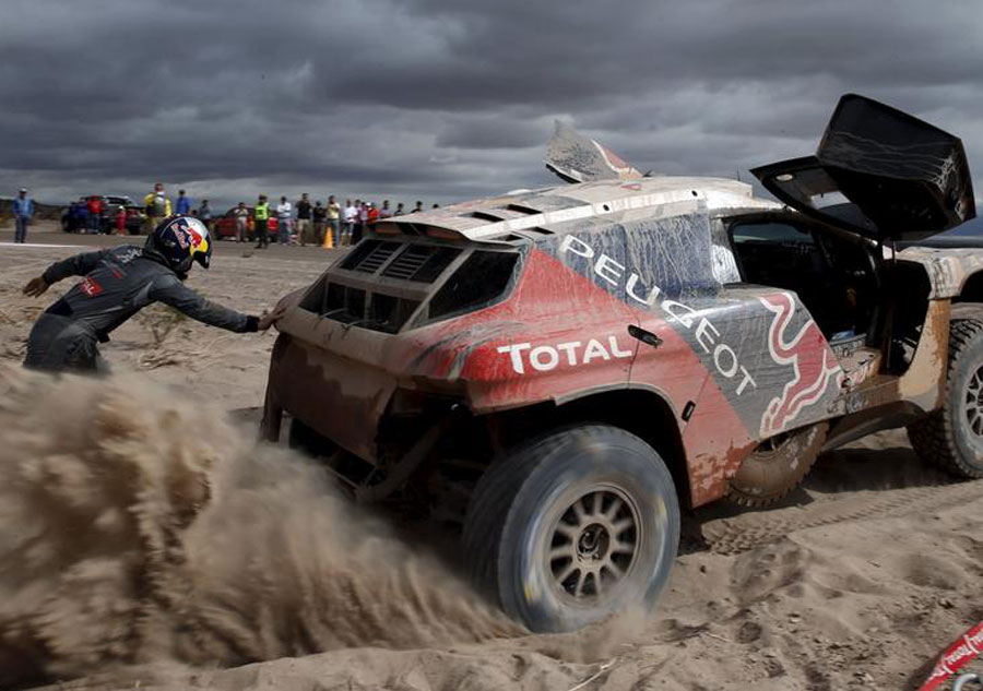 Peterhansel regains Dakar Rally lead