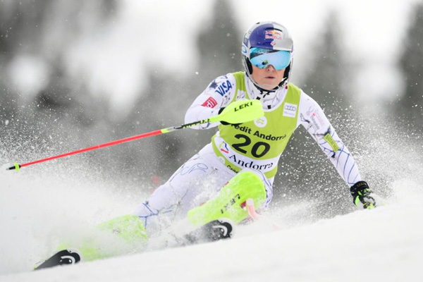 Lindsey Vonn gets World Cup boost despite injury