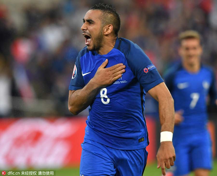 Last-minute goals from Griezmann, Payat send France to knockouts