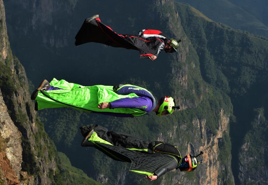 Daredevil wingsuit jumpers glide over Yunnan