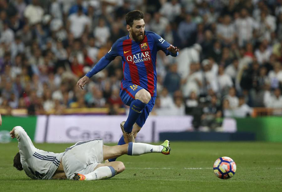 Messi gets 500th career goal for Barca in 3-2 win vs Madrid