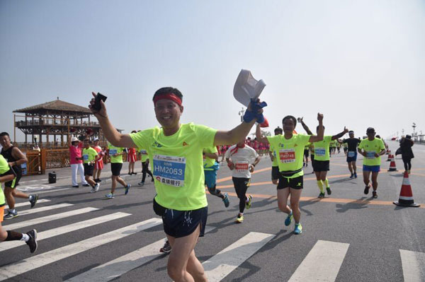 Colors accentuate Panjin Red Beach marathon