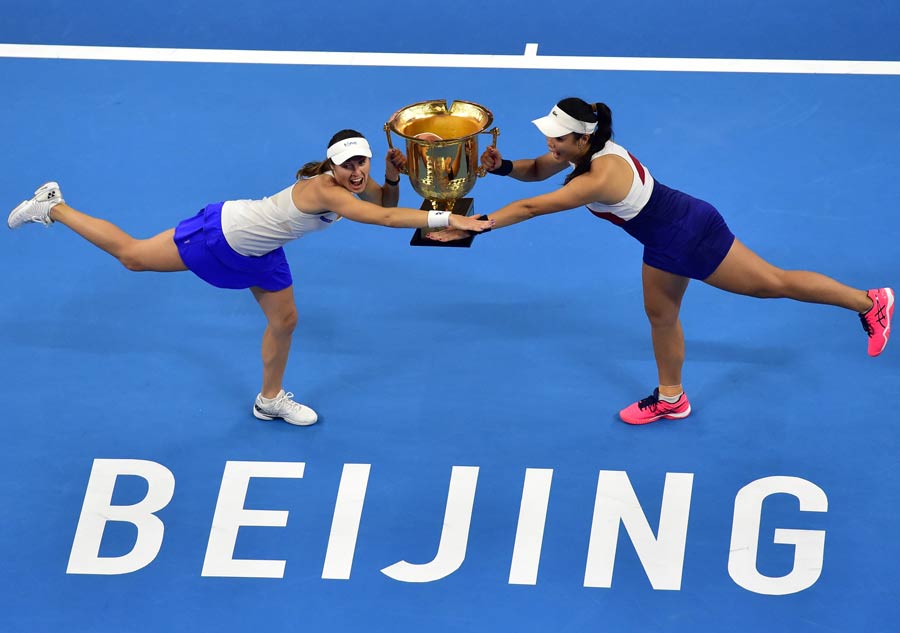 Jan, Hingis win women's doubles at China Open