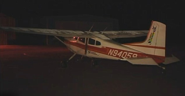 美兩飛機空中相撞 9人跳傘逃生