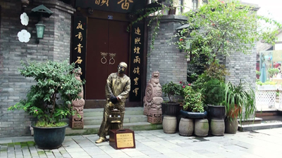 Between the wide and narrow alleys in Chengdu