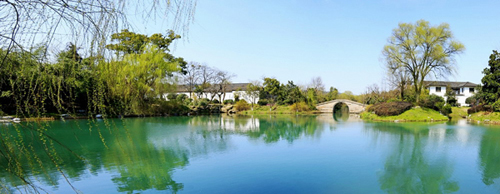 Hangzhou's West Lake Springs to Life