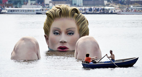 'Mermaid' sculpture created in Hamburg