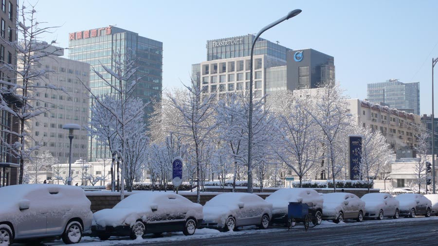 Spring snow blankets Beijing