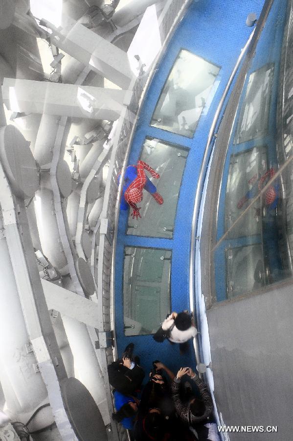 1,000-meter-long Spider Walk of Canton Tower opens