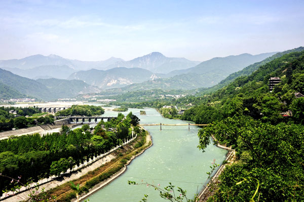 Rebuilding Dujiangyan, Sichuan's tourist haven