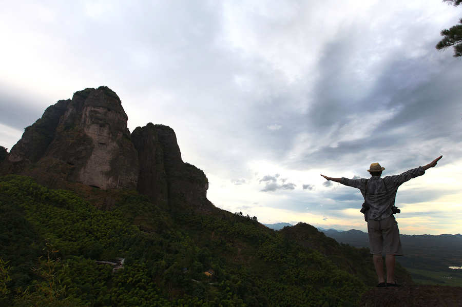 Foreign photographers enjoy China's unique sights