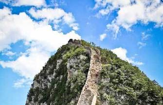 Tourists go sightseeing at Ling Qu Canal in SW China