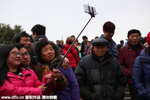 Dos and don'ts: Selfie stick etiquettes