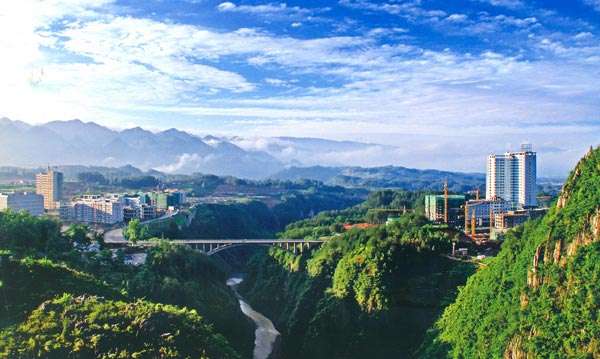 Canyon running through the city in Chongqing