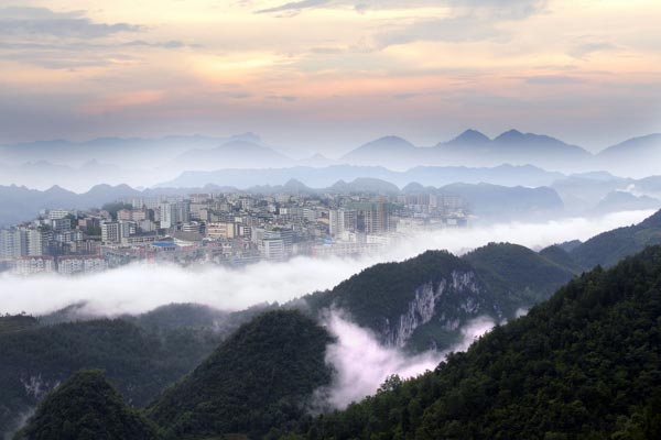 Canyon running through the city in Chongqing