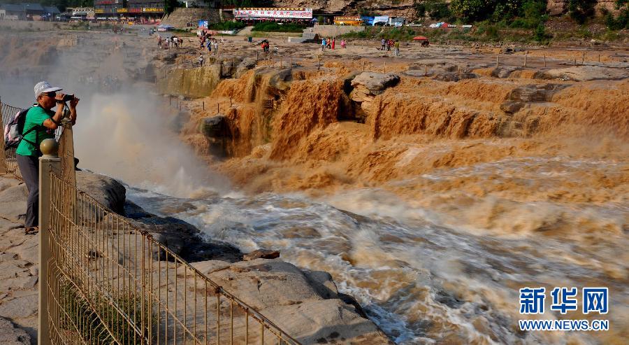 Hukou Waterfall shows marvelous spectacle