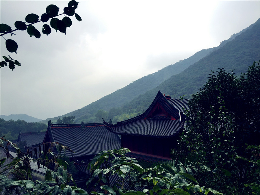 Tiantong Temple: Sacred place surrounded by heavenly beauty