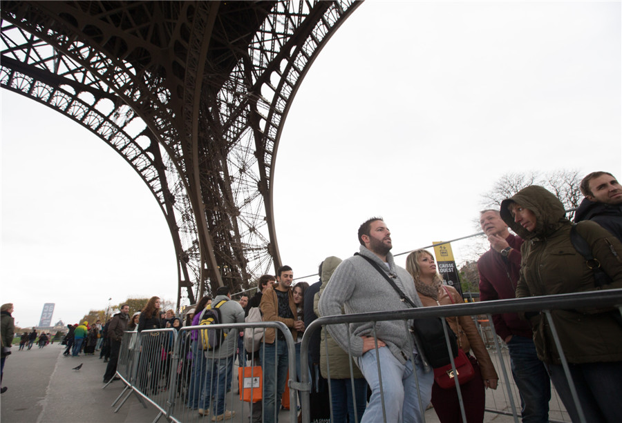 Landmarks of Paris reopen for tourists after terrorist attacks