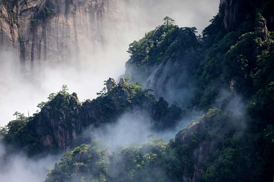 The ethereal clouds of Mount Huangshan