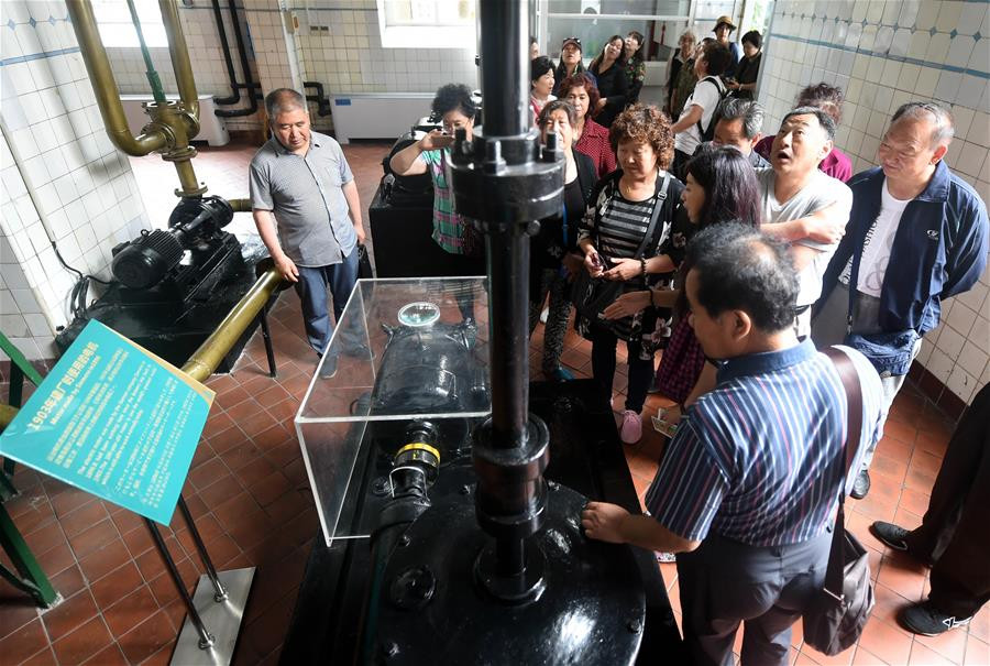 Tourists visit beer museum in E China's Qingdao