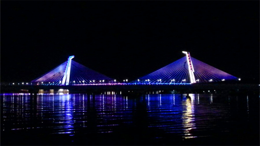 Night view of Inner Mongolia's Wulanmulun Lake