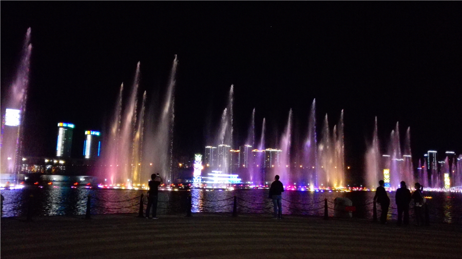 Night view of Inner Mongolia's Wulanmulun Lake