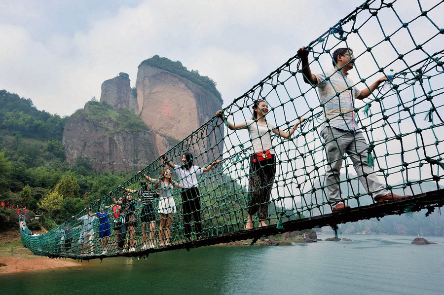 China sees record travels during the National Day holiday