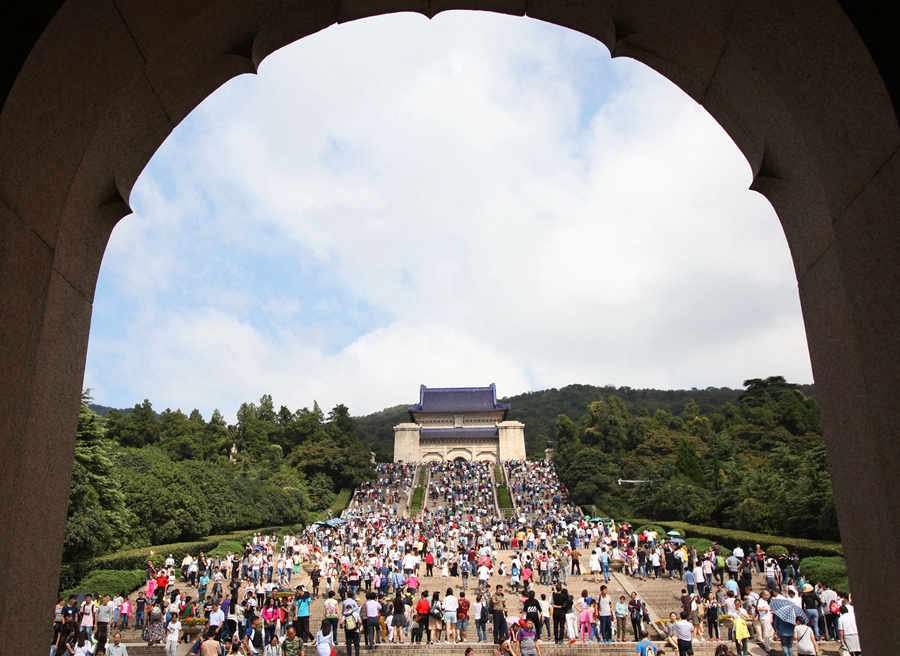 China sees record travels during the National Day holiday