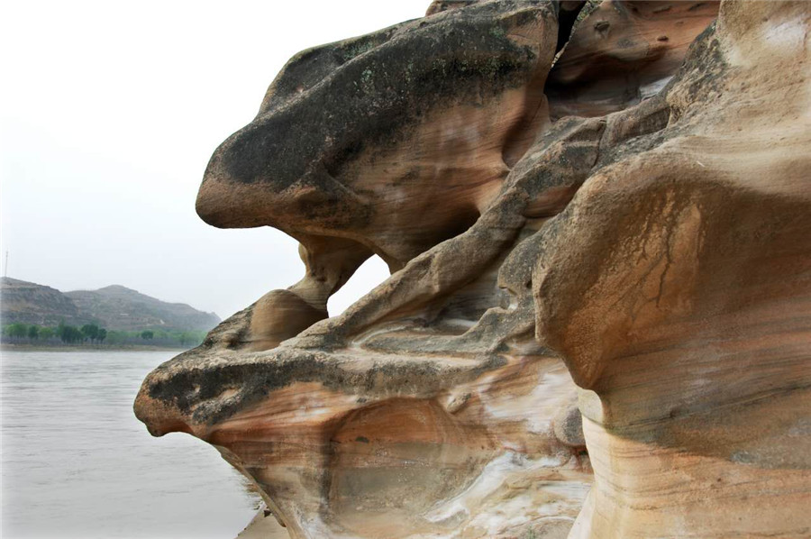 Magnificent natural cliff patterns along the Yellow River