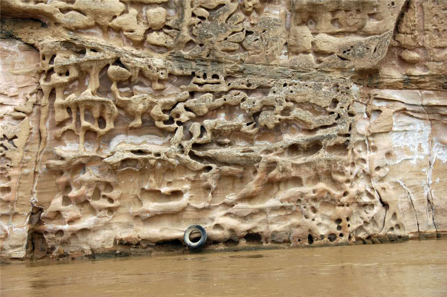 Magnificent natural cliff patterns along the Yellow River