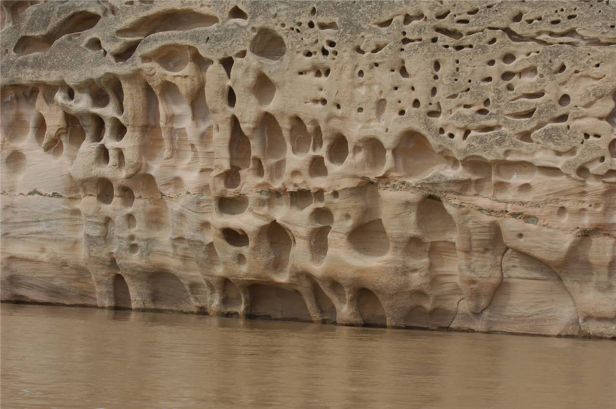 Magnificent natural cliff patterns along the Yellow River