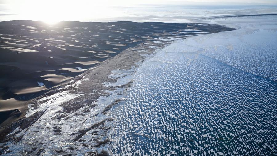 Amazing scenery of ice floating on Qinghai Lake