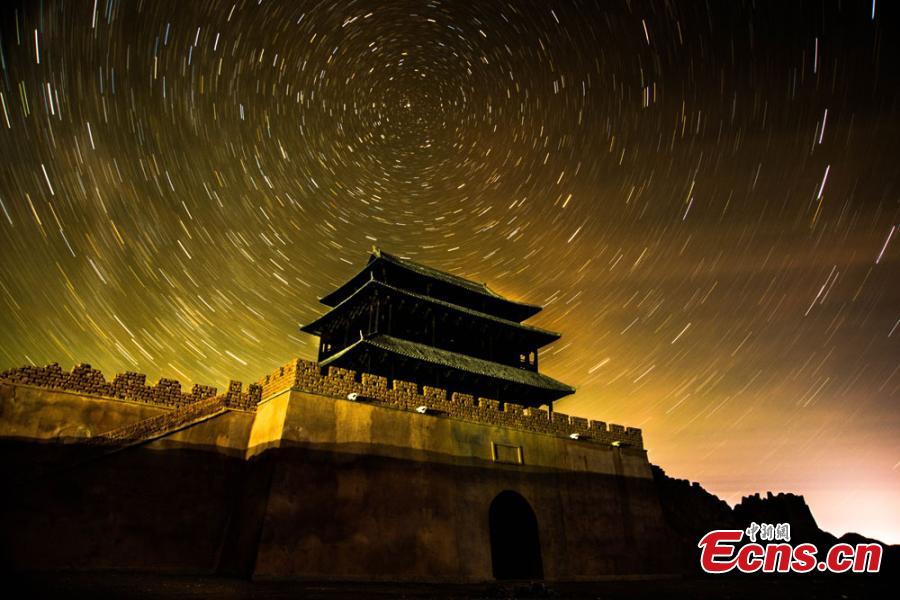 Starry sky creates fairyland in desert area of Dunhuang