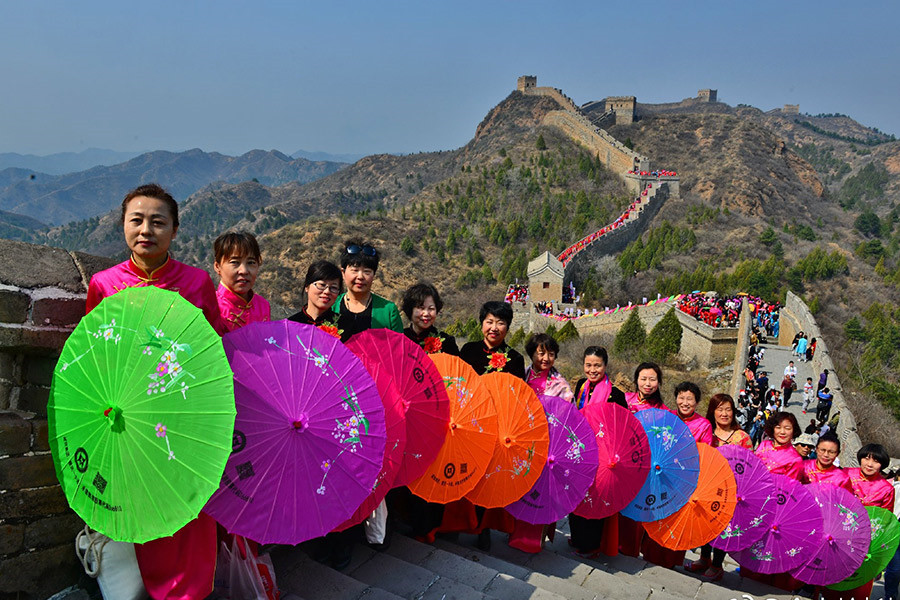 5th Jinshanling Apricot Flower Festival kicks off in Chengde