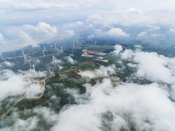 Sea of clouds dazzle Zhongtiao Mountain in N China