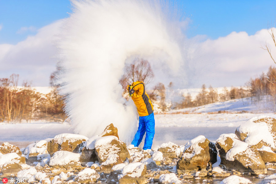 Hot water freezes midair in chilly North China