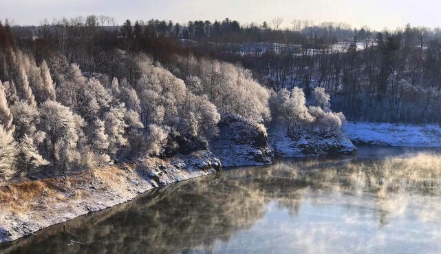 Marvelous natural scenery of Jinlong Bay in Jilin