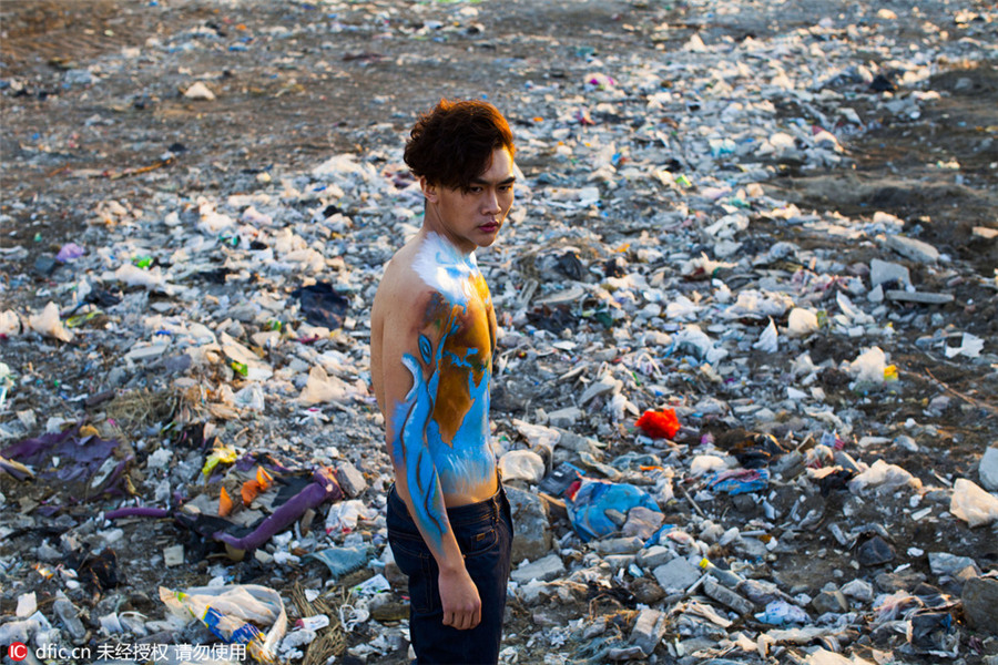 Waterbabies: models pose for water conservation